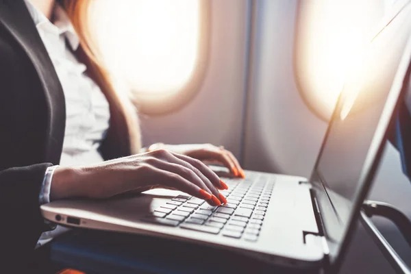 Airlines-Race-to-Deploy-Wi-Fi